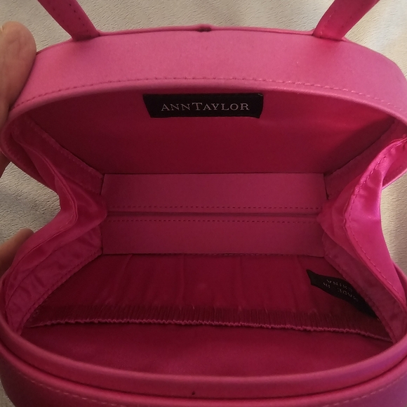 Stunning Hot Pink Ann Taylor Evening Bag - Picture 3 of 5